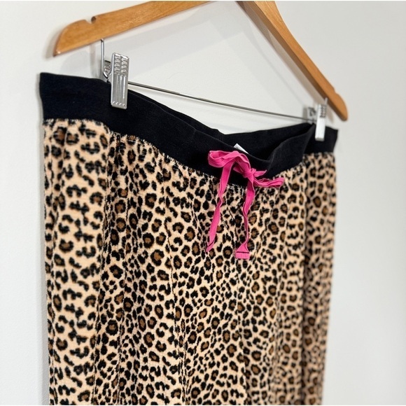 Betsey Johnson Leopard Print Women’s Pajama Set (XXL) - Picture 3 of 10